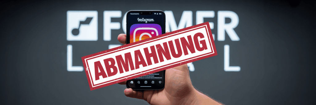 Eine Abmahnung von Frommer Legal wegen unerlaubter Musiknutzung auf Instagram, symbolisiert durch ein Smartphone mit einem roten 'ABMAHNUNG'-Stempel.