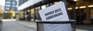 Eine Warner Bros Abmahnung im Papierkorb