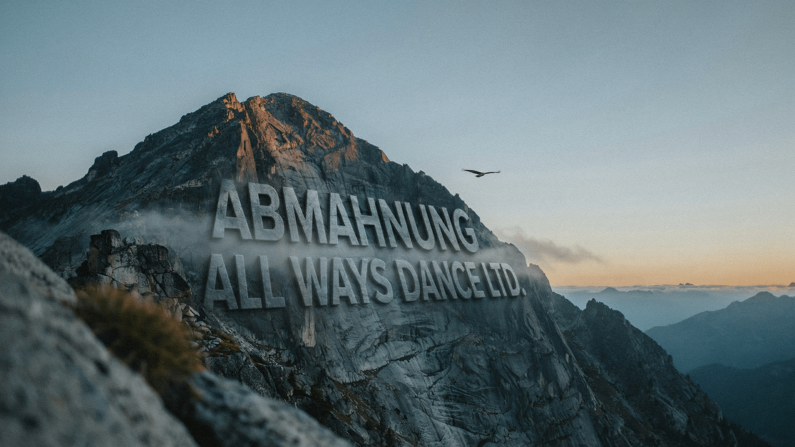 Ein Bergmassiv in der Dämmerung mit der Aufschrift Abmahnung All ways dance ltd.